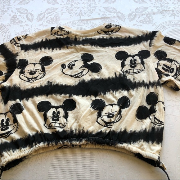 H&M Disney Mickey Mouse Black/Cream Graphics Cropped Shirt Girls Size 8-10 Top - Picture 13 of 15